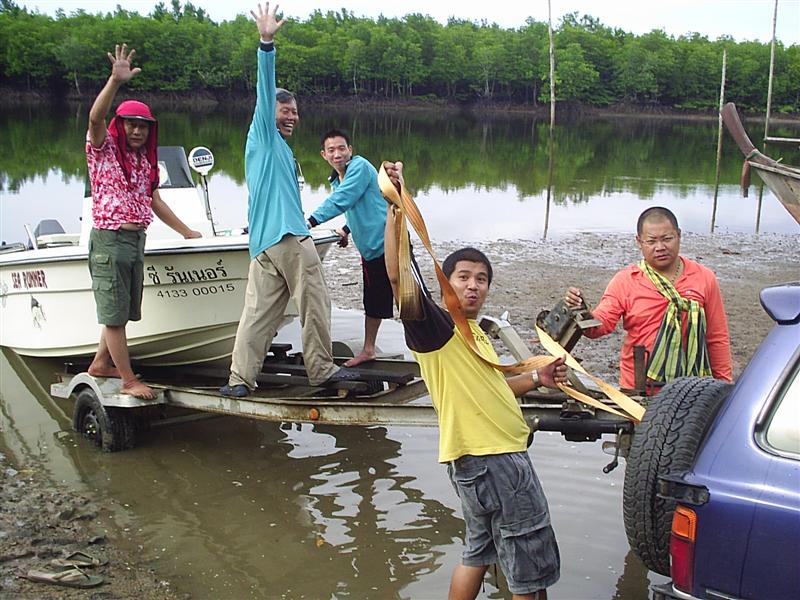 เรียบร้อยสนุกสนานกันใหญ่มานต้องลุยๆๆๆๆแบบนี้มิตรภาพกลางสายน้ำ :grin: