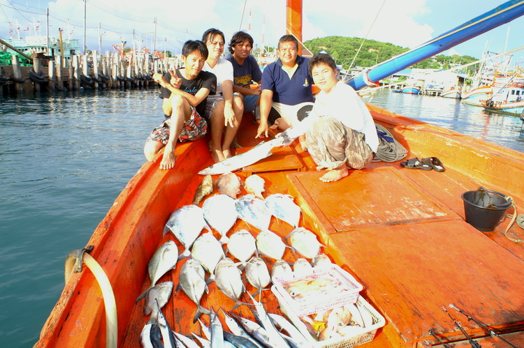 รวมๆ  ให้เด็กเรือ ถ่ายให้