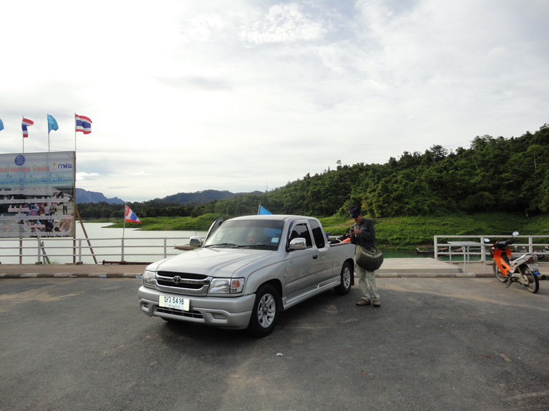 รีบหน่อยครับ เสื้อผ้าค่อยเปลี่ยนตอนเช็คอินแล้ว ชักช้าเดี๋ยวตกเครื่อง
