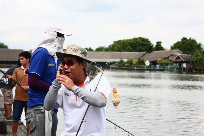 เฮ้ยย ! เฮ้ยยย ! เรื่องใหญ่ ๆ ผมตกได้แล้วเว้ยยย ! .......  จริงจริ๊งงงง ! ......ให้ฟ้าผ่าตายเหอะ ...