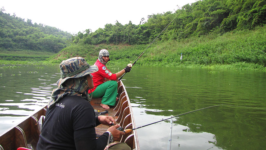 
    ไปลอยเรือกันต่อ.......จะลงได้อีกไม่นานนะครับ   เค้ามาเปลี่ยนสายเนทที่บ้านคงจะขาดช่วงไปบ้าง  ขอ