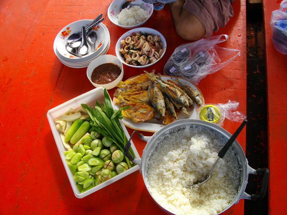 เตรียมเติมพลังให้ท้องก่อนเลยก่อนลุยอินทรีย์หัวน้ำดำอย่างเร่งรีบ