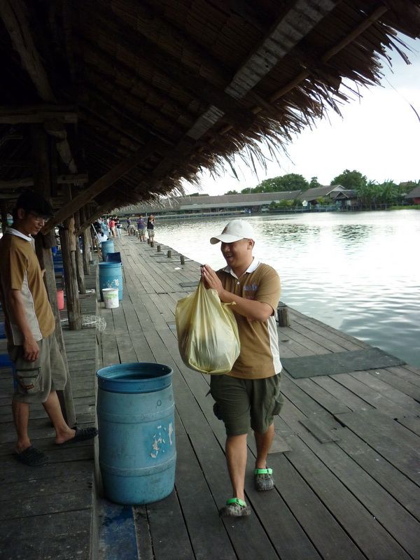 พี่กอล์ฟตามมาสมทบครับ  :smile:
