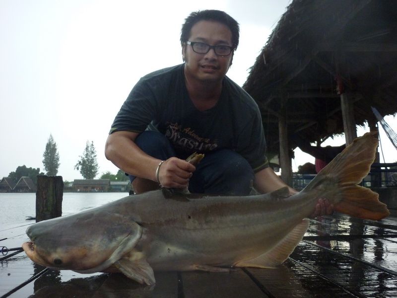 ฝนตกเพื่อนอู๋เราก็ไม่ถอยครับ