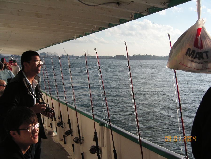 รูปนี้เป็นกาบ ขวาของเรือครับ คนเพี
