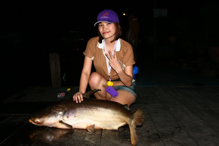 ส่งป้าคนนี้มาแข่งด้วยเลยนะ...เดี๋ยวให้อีตาเติร์กประกบตัวต่อตัว...555... :laughing: