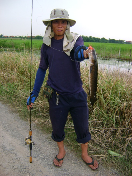 เอาขึ้นมาอีกแล้วน้าเทพ...ย้ายหนีดีกว่า.... :cheer: :cheer: