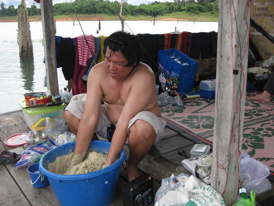 เป็นคนปรุงเองครับ.... :umh: :umh: :umh: