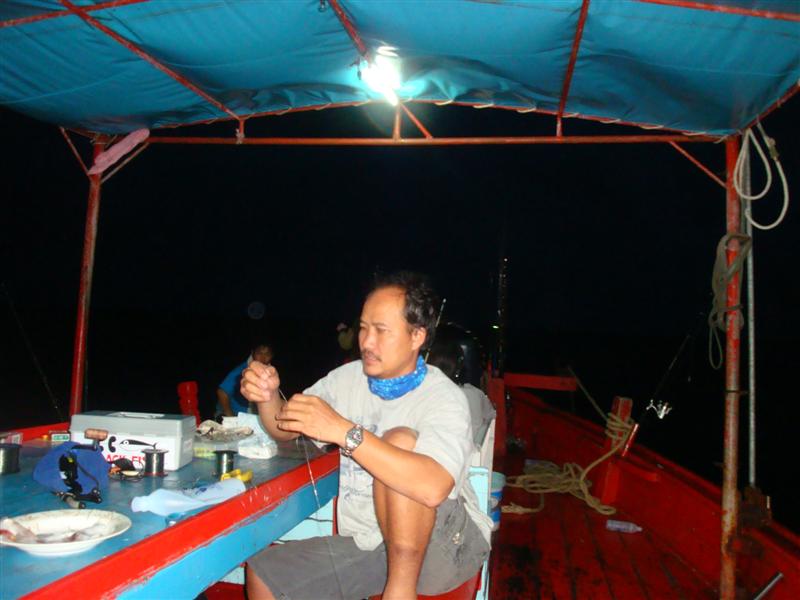 น้าสามารถ ลุกจากโต๊ะขี้เมาหัวเรือ มาเข้าเบ็ดกับสายหน้าไว้สู้ต่อตอนเช้า   :smile: :smile: