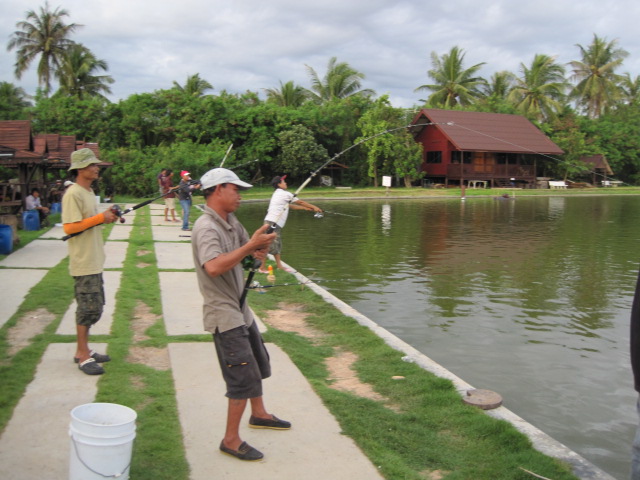 มาต่อกันที่น้าตุ้ยครับ
 :cool: :cool: :cool: