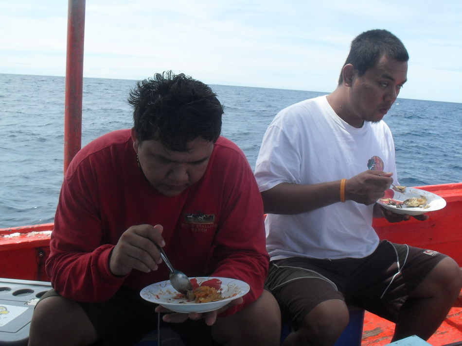น้าอมร กับ น้าริน  คุยกันมั่งก็ได้นะค๊าบ 
  :laughing: :laughing: :laughing: