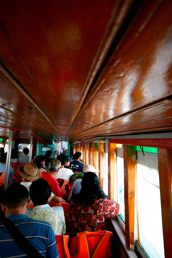 
 [b]  เรือเที่ยวนี้  มีนักตกปลา  และนัก