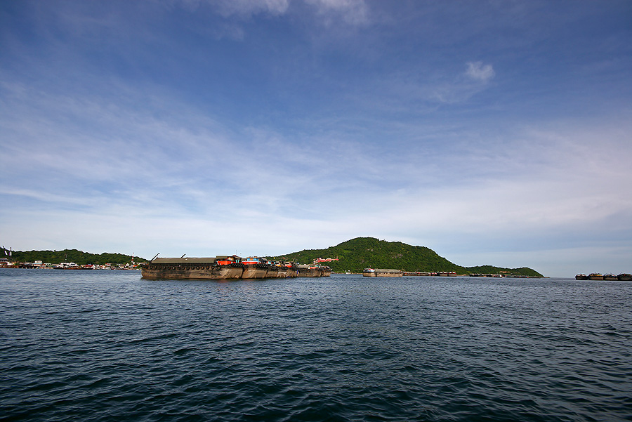 
 [b]  ที่เกาะขามเนี่ยะ   

  ซักวันนึง   จ