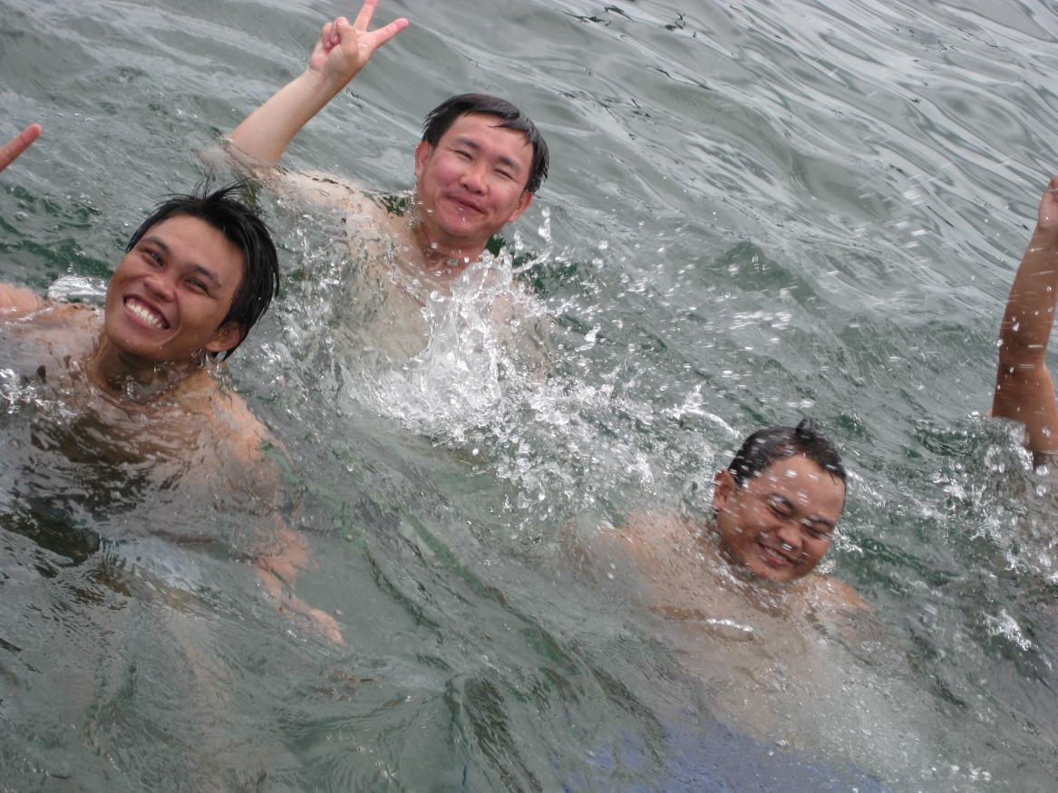 วันสุดท้ายปล่อยให้เด็กเล่นน้ำกันครับ............. :cheer: :cheer: :cheer: :cheer: