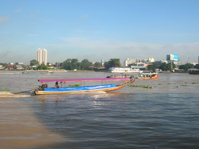 ประวัติเรือหางยาวไทย 


เรือหางยาวลำแรกของโลก สร้างขึ้นที่ จ.สิงห์บุรี เมื่อ พ.ศ.2476 โดยนายสนอง 