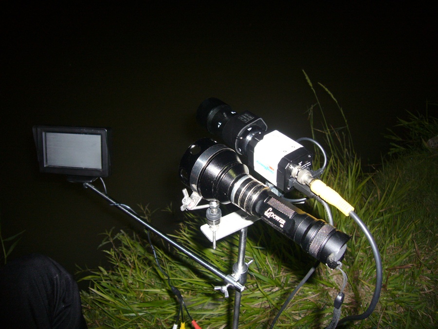 2. เป็นกล้องซูมภาพขนาด 100 X สำหรับจับภาพทุ่นพร้อมไฟฉายระยะไกล