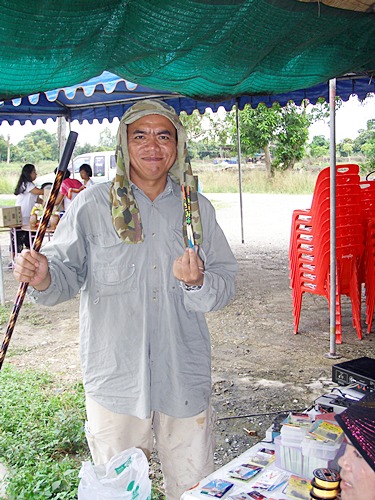 ชั่งปลาแล้วรับของรางวัลกันเรื่อยๆ