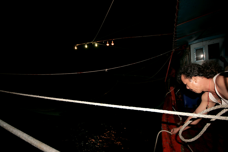 
 [b]  3 ทุ่มกว่าๆ  ไต๋เรืองจะลองสุ่มหมึ