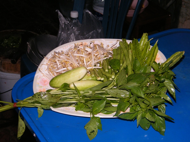 ผักแนมที่ซ้อจัดไว้ให้ :umh: :umh: :umh: :umh: :umh: :umh: