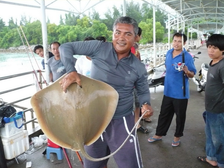 ปลดอาวุธเสร็จ ก็หนึ่งโช๊ะ..ตามระเบียบ :love: