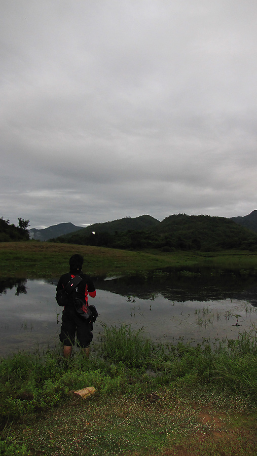 
   ถ่ายทั่งรูปนิ่ง vdo. ไม่มากัดต่อหน้ากล้องให้เห็นเลย....  !!!!    หรือว่าไม่มีดวงพระเอกหว๋า?????