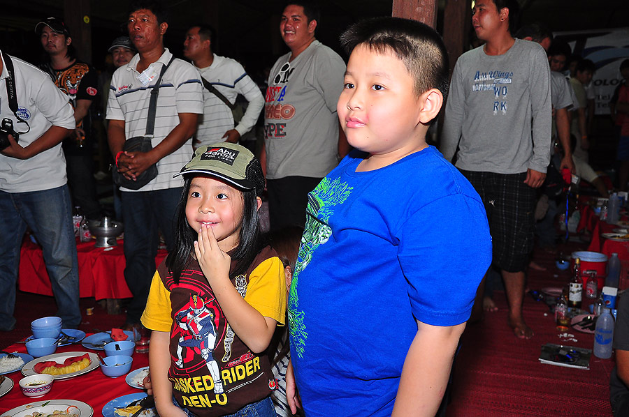 ยืนปฏิญาณกับเค้าด้วยน่ะเนี่ย ปลุกฝ
