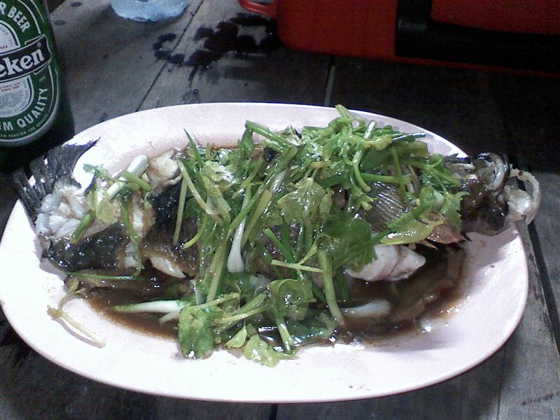 ตัวนี้ครึ่งโลพอดี...ส่วนอีกตัวนึงก็โลกว่าๆ.... :umh: :umh: :umh: