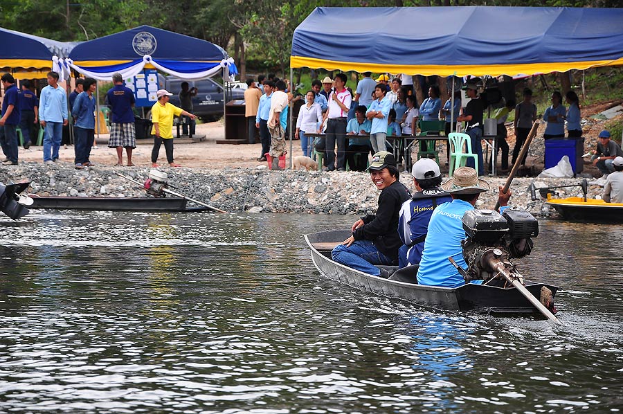 ให้เจ้าเม่นเข้าไปชั่งก่อน เพราะผมต้องชลอเรือให้นังไมค์มองหาปลาต่ออีกหน่อย :grin: :grin: :grin:
