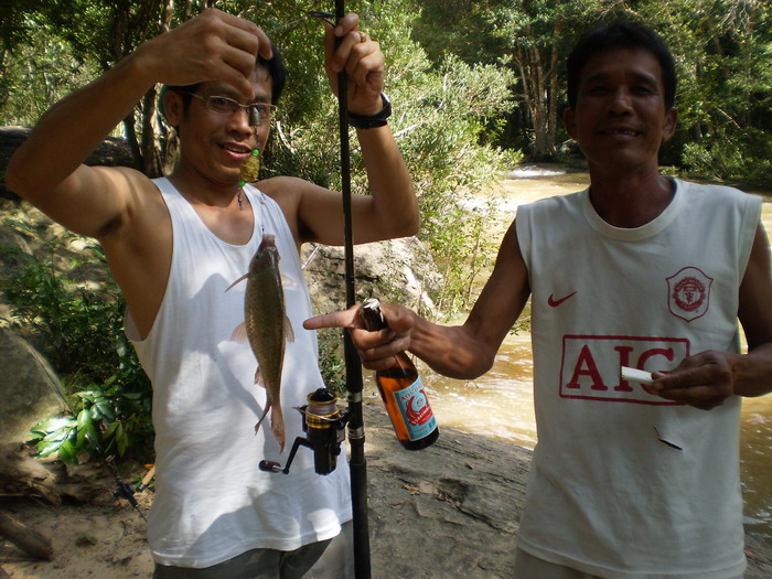 พอดีกล้องมี3ตัว ผมเพิ่งได้ภาพส่งมาทางเมล์ เลยจัดการลงเพิ่มครับ  :cheer: