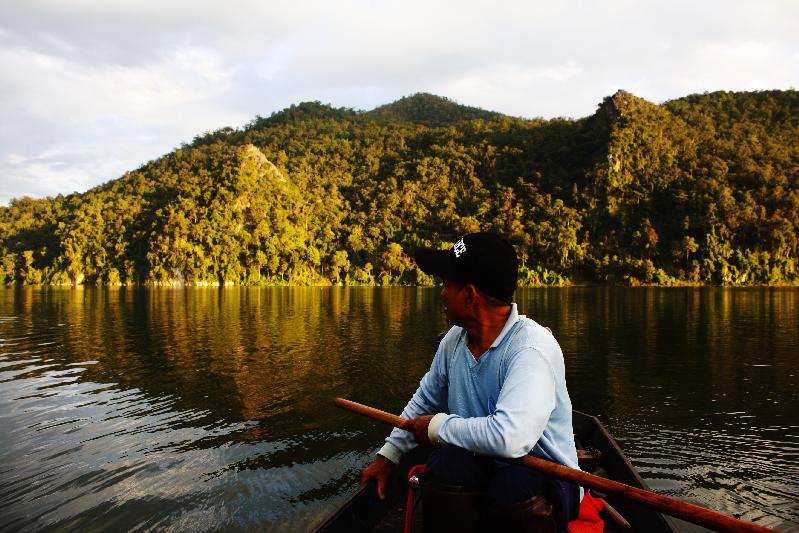 แสงสวยมาก เลยนั่งถ่ายรูปดีกว่า  :cheer: :cheer: :cheer:
