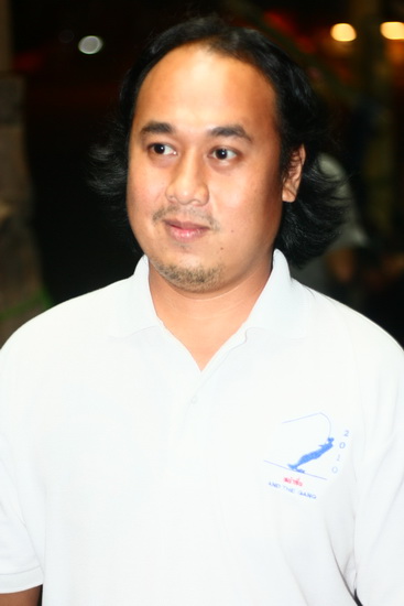 และที่ลืมไม่ได้คือ พี่ "กอล์ฟ"ของน้องๆนั้นเองคับ ต้องขอขอบคุณที่อุตสาห์ โทรมาถาม สาระทุกข์สุกดิบกั