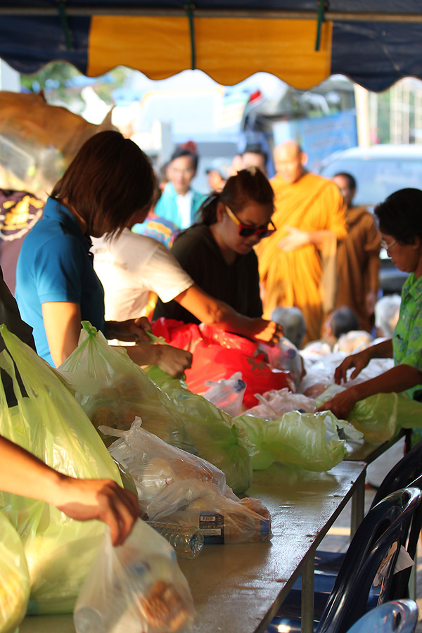 หมู่บ้านนี้ 137 ครัวเรือน ครับ  :blush: