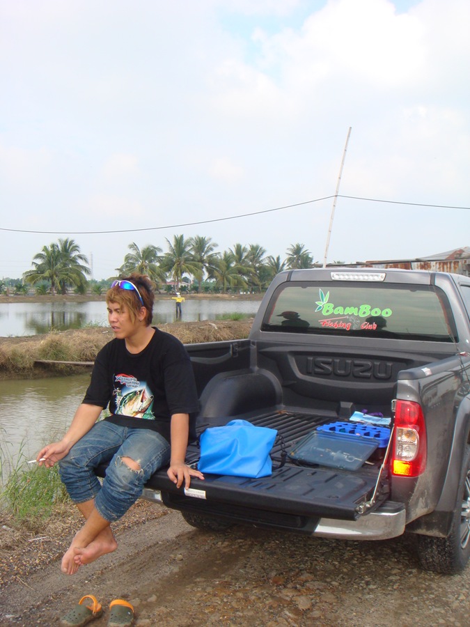 แล้วดูสภาพตรูดิ หมดอารัย ตายอยาก........... :flag: :flag: :flag: