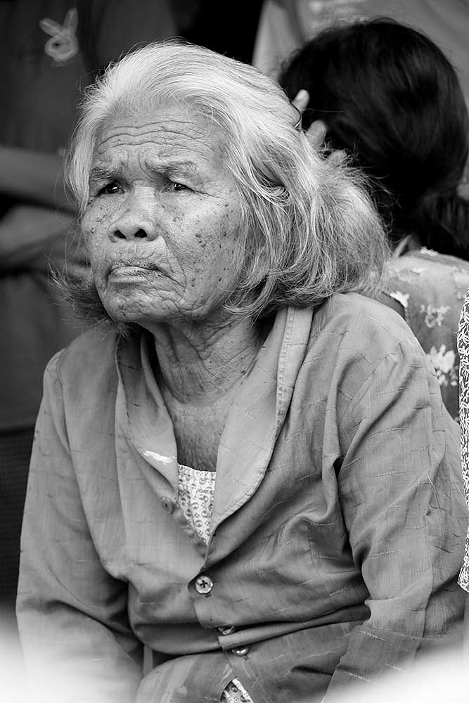คุณยายในวัยชรากับสังขารที่ใกล้วันจะร่วงโรย
ก็บอกกับเราว่าตั้งแต่เกิดมาก็เพิ่งเคยเห็นน้ำท่วมใหญ่แบบน