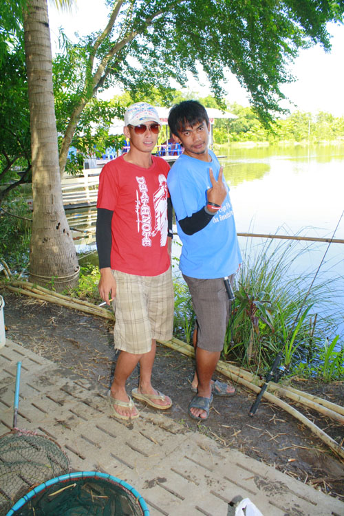 ถ่ายรูปไว้เป็นที่ระลึก ก่อนลงเรือ ( เผื่อไม่ได้กลับมา ) :grin: :grin: