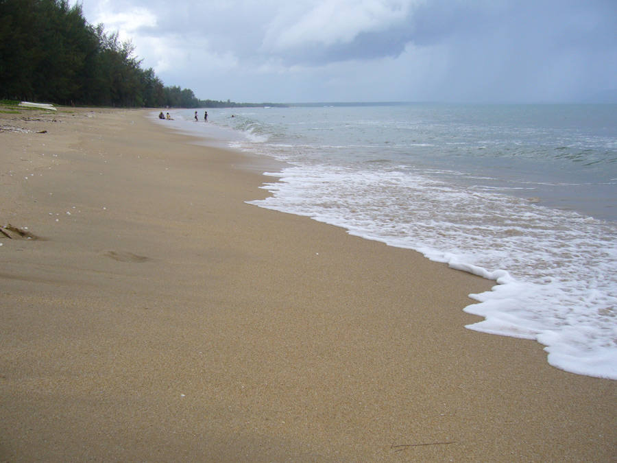[b]ชายหาดบางสะพาน ไม่เหมาะกับคนที่ต้องการมาเจอแบบชายหาดแหล่งท่องเที่ยวอย่างพัทยา ชะอำ บางแสน แต่ถ้าต