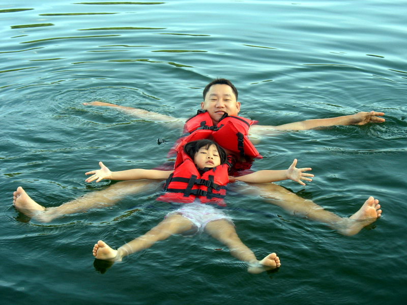 ดูขำๆครับ ลูกสาวผมบอกว่าท่าปลาดาว  :