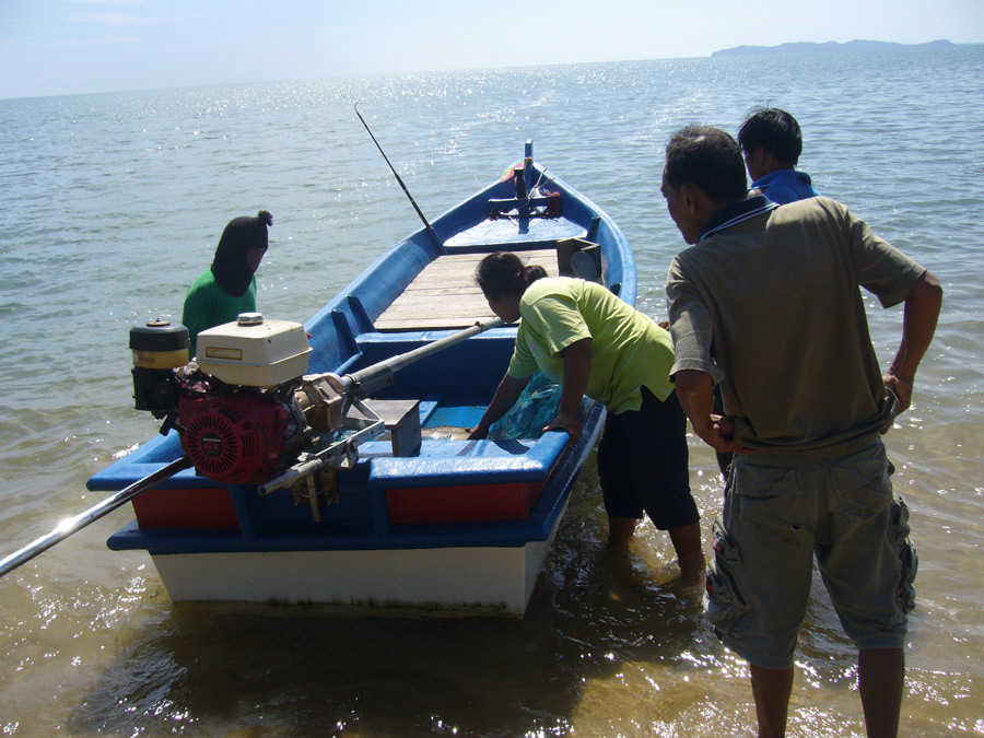  [b]เรืออวนปลากระเบนครับ[/b]