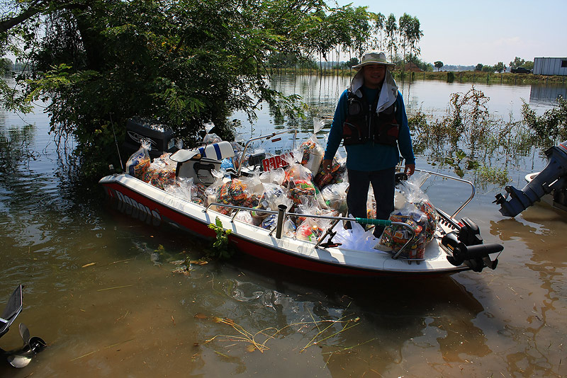 เรือราล่าก็เต็มที่แล้วครับไม่เคยเห็นภาพแบบนี้มาก่อนเลย

ตอนที่นักกีฬา ราพาล่า ลงถ่ายรูป 7 คน น้ำอย