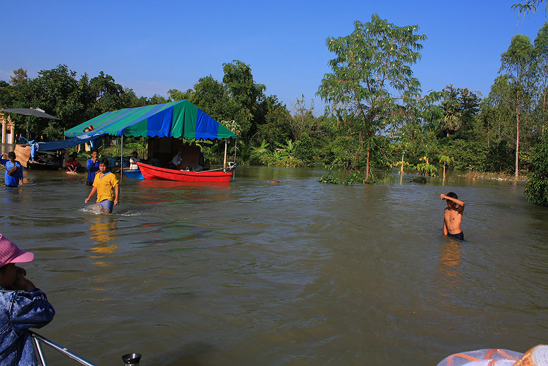 เรือมันเป๋พี่โต้งก็สุดยอดครับจูงเรืออย่างเดียว  ได้บูญเยอะๆเด้อพี่โต้ง