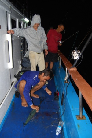 ข้างเรือก็เช่นกัน :cool: :cool: :cool: