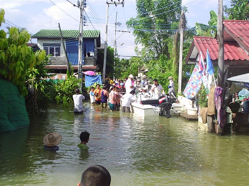 ด้านใจมีที่สูงพ้นน้ำคงขึ้นไปรวมกันอยู่ล่ะเพียบเลย