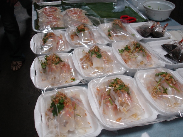 ก๋วยเตี๋ยวหลอด ของทานเล่นและจริงๆ ของภาค ตะวันออก