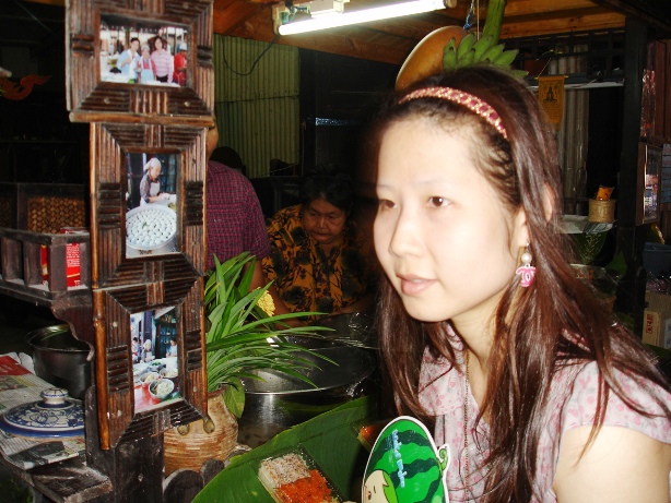 น่ารักไหมครับแม่ค้าตลาดนี้