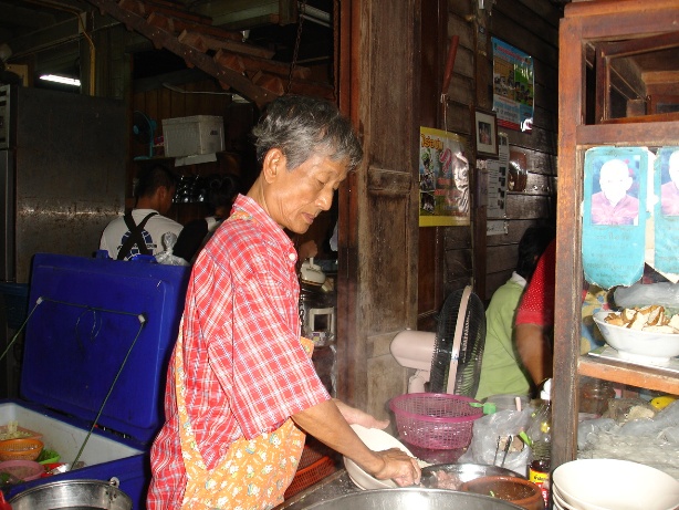 ก๋วยเตี๋ยวร้านนี้ คนเยอะ