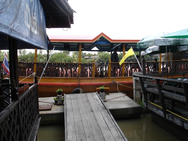 จุดลงเรือ เที่ยวแม่น้ำ บางปะกง
