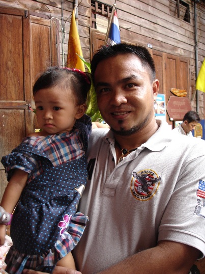 พ่อลูก มาเดินเที่ยวครับ