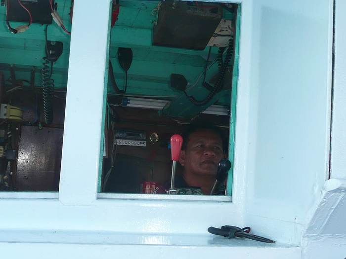 ไต๋ลือขยันตลอดคับ  คอยขยับเรือให้ต