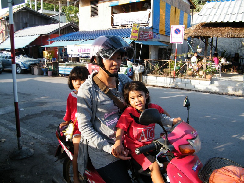 ลูกสาว และภรรยา ที่รักของไต๋แวะมาทักทายครับ :cheer: :cheer: :cheer: :cheer: :cheer: :cheer: