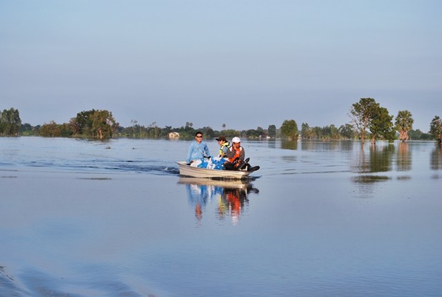 เรือเล็กสำหรับ ตรอก ซอก ซอย เล็กๆที่เรือใหญ่เข้าไม่ถึงครับ